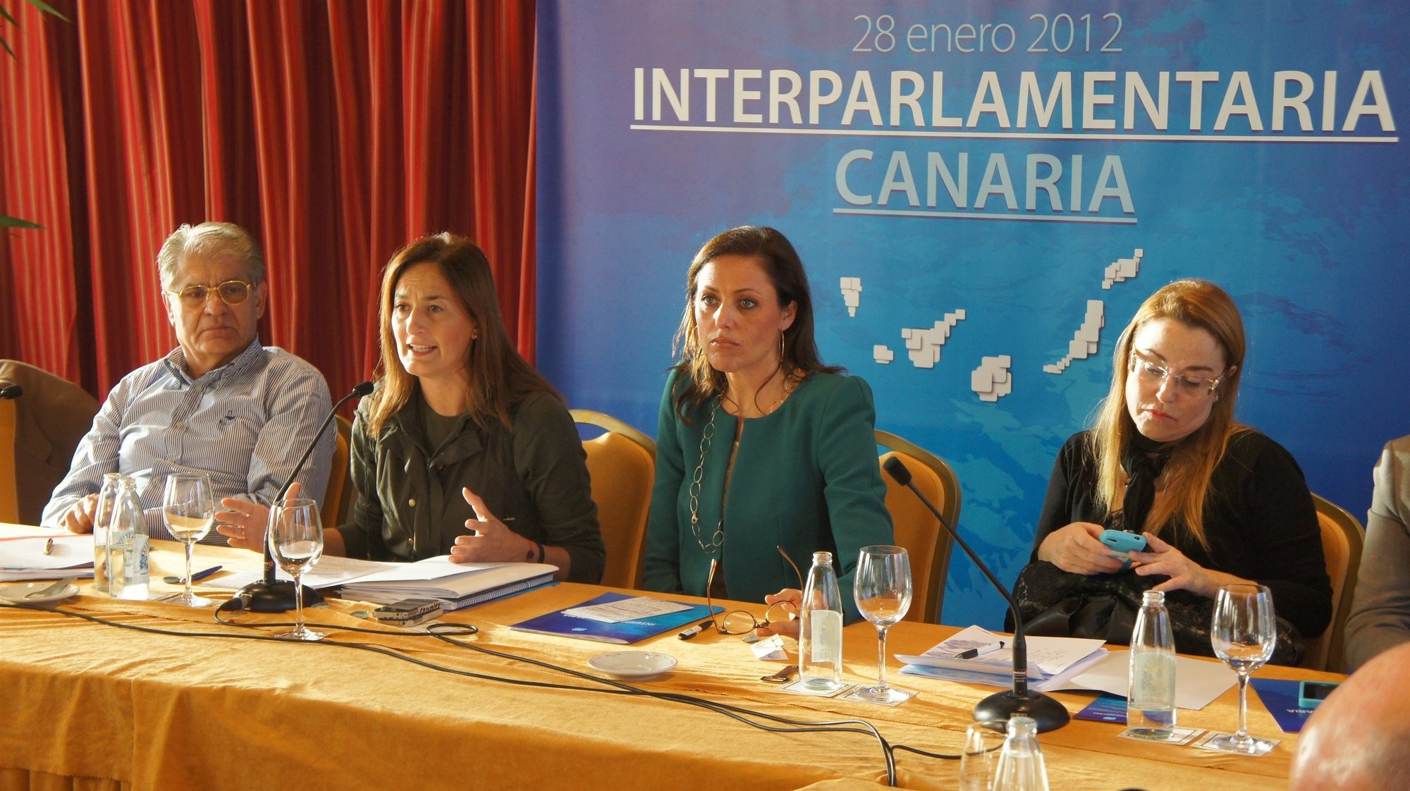 PP ve en la simplificación de normativa, la quinta libertad aérea y la rehabilitación las claves del turismo en Canarias