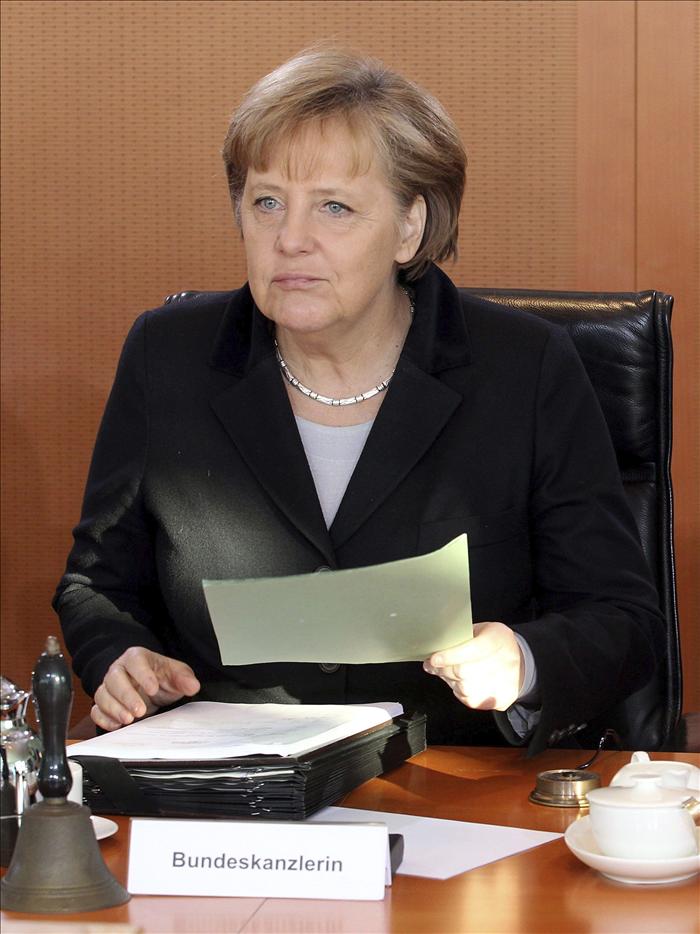 Merkel defiende el papel del euro para calmar a los dirigentes chinos