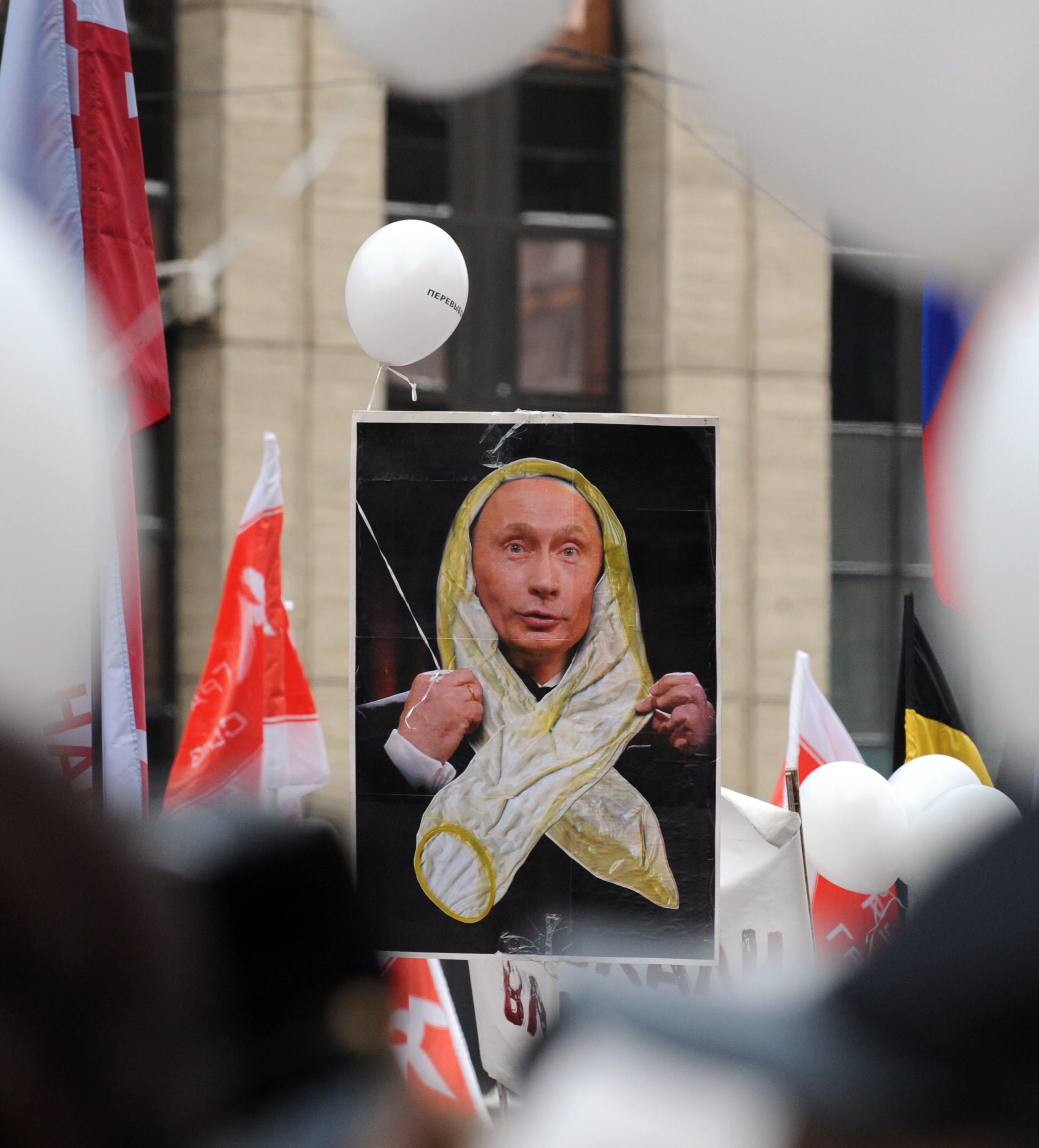 Putin congrega a sus seguidores para acallar las protestas de miles de opositores