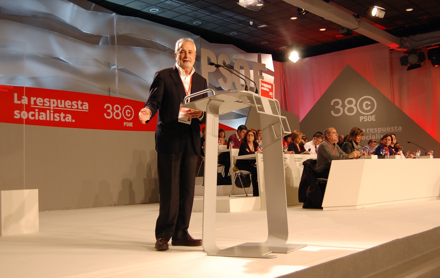 Griñán ve un «honor» volver a suceder a Chaves como presidente del PSOE