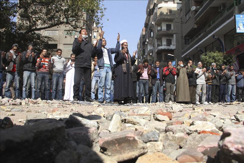 Los choques se intensifican en las inmediaciones del Ministerio egipcio del Interior