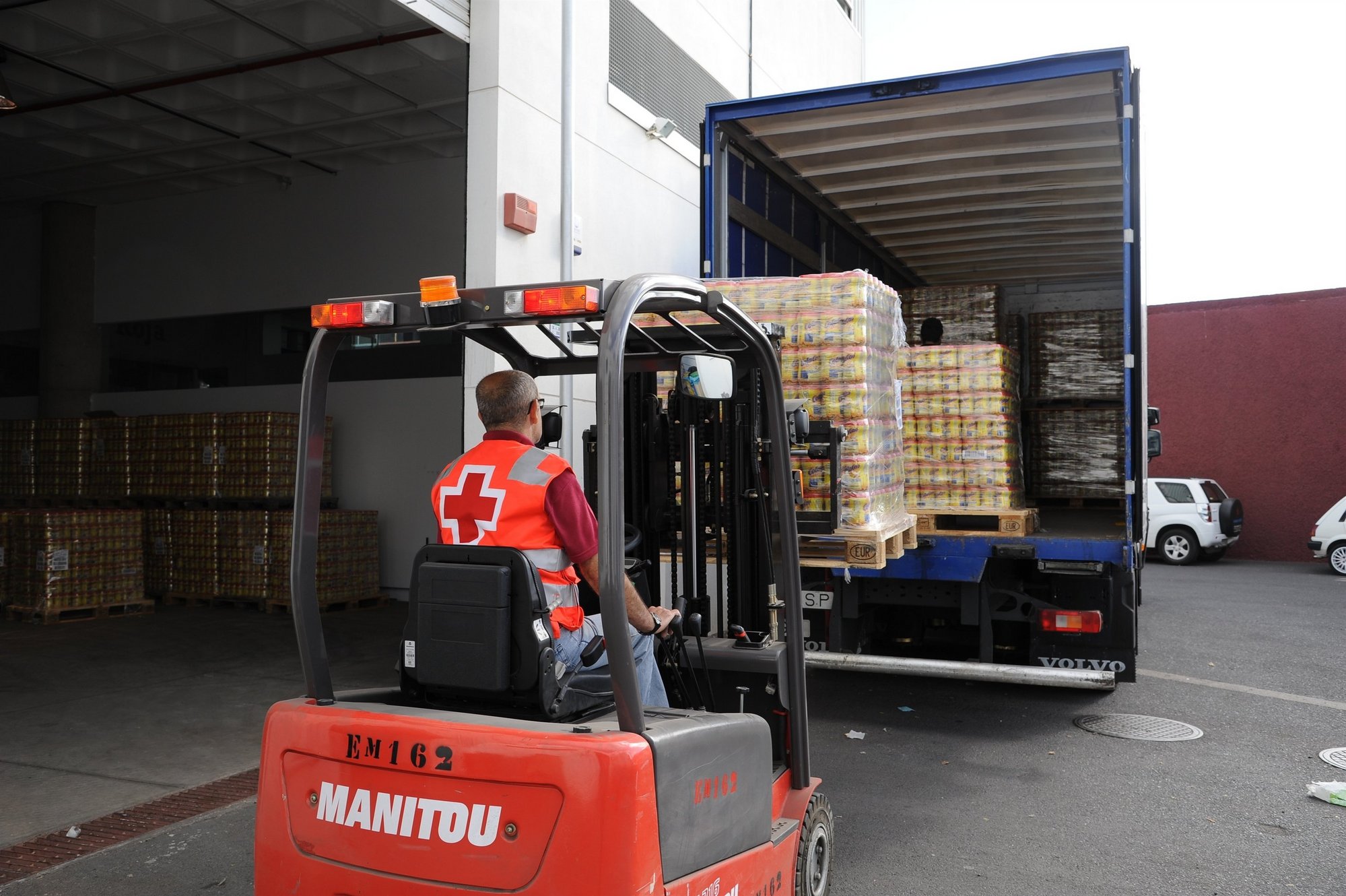Cruz Roja en Canarias reparte más de 4 millones de kilos de alimentos entre las personas desfavorecidas