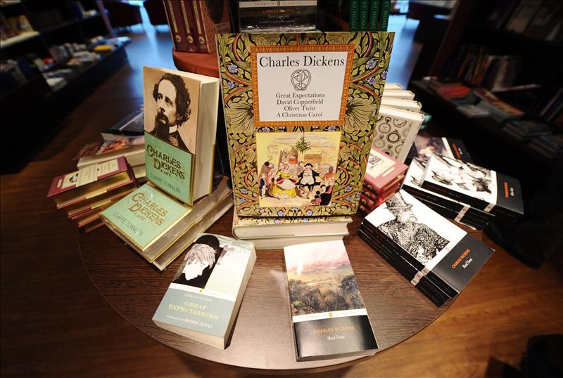 Londres rinde tributo a Charles Dickens en el bicentenario de su nacimiento