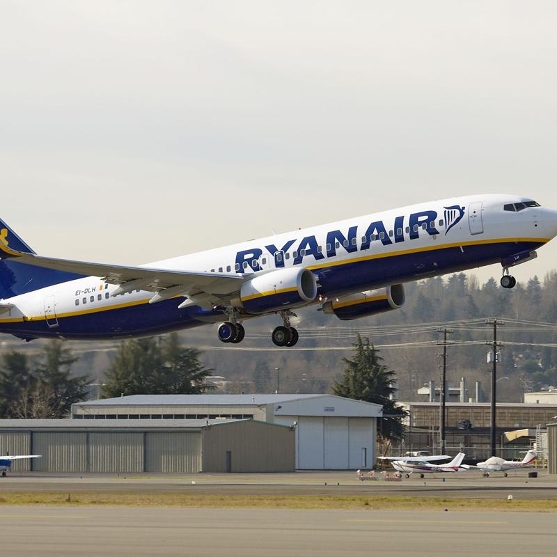 Ryanair operará este verano en el aeropuerto de Loiu (Bizkaia)