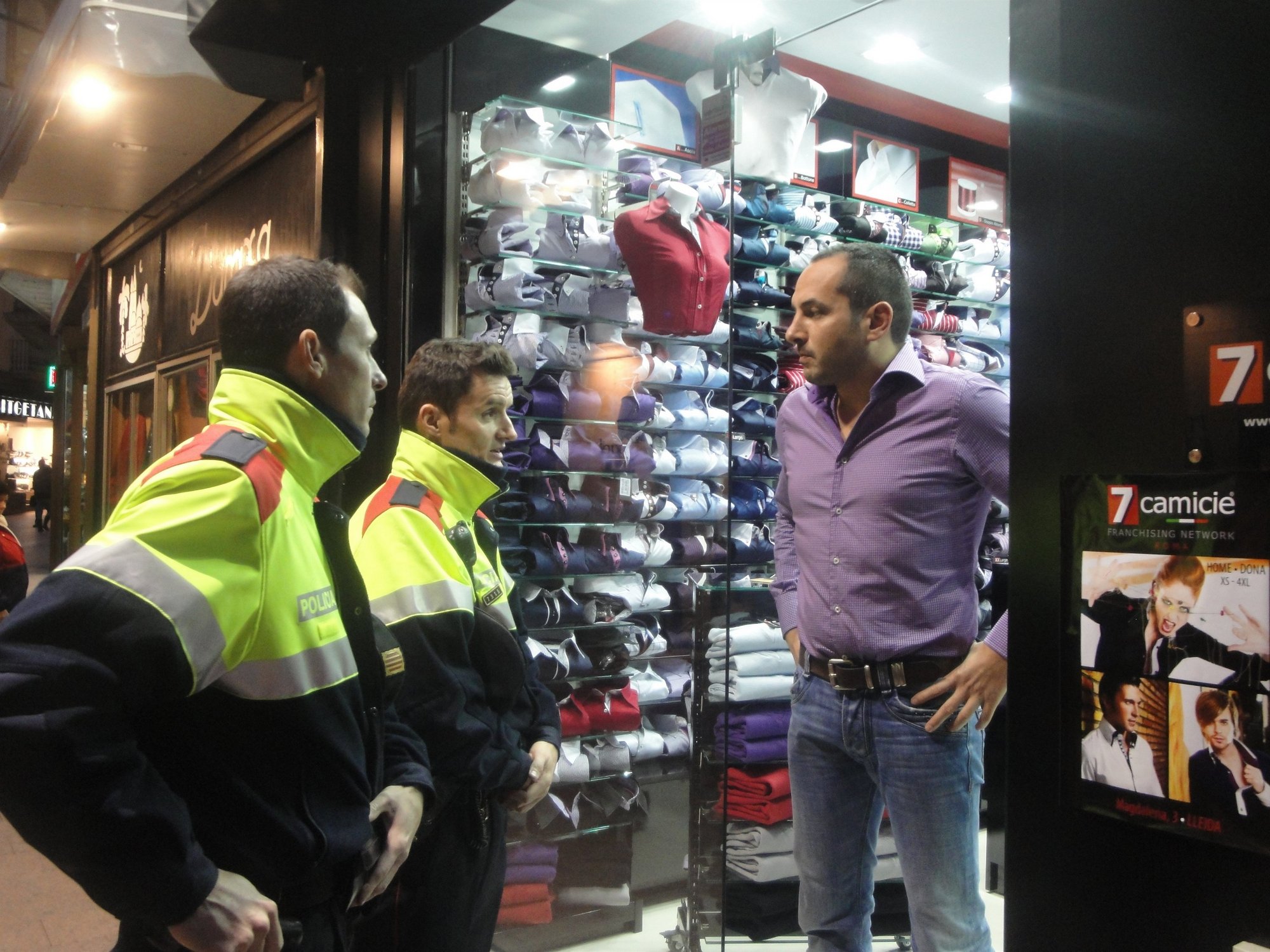 El plan de seguridad navideño reduce atracos y robos pero no frena los hurtos en Catalunya