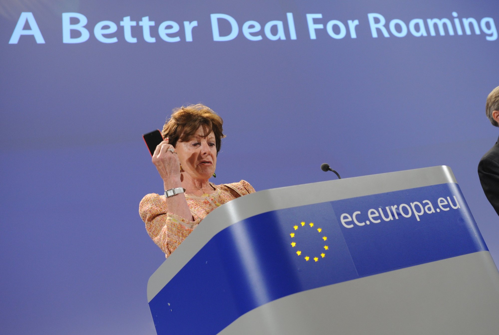 La vicepresidenta de la Comisión Europea asegura que perder a Grecia no sería «un drama»
