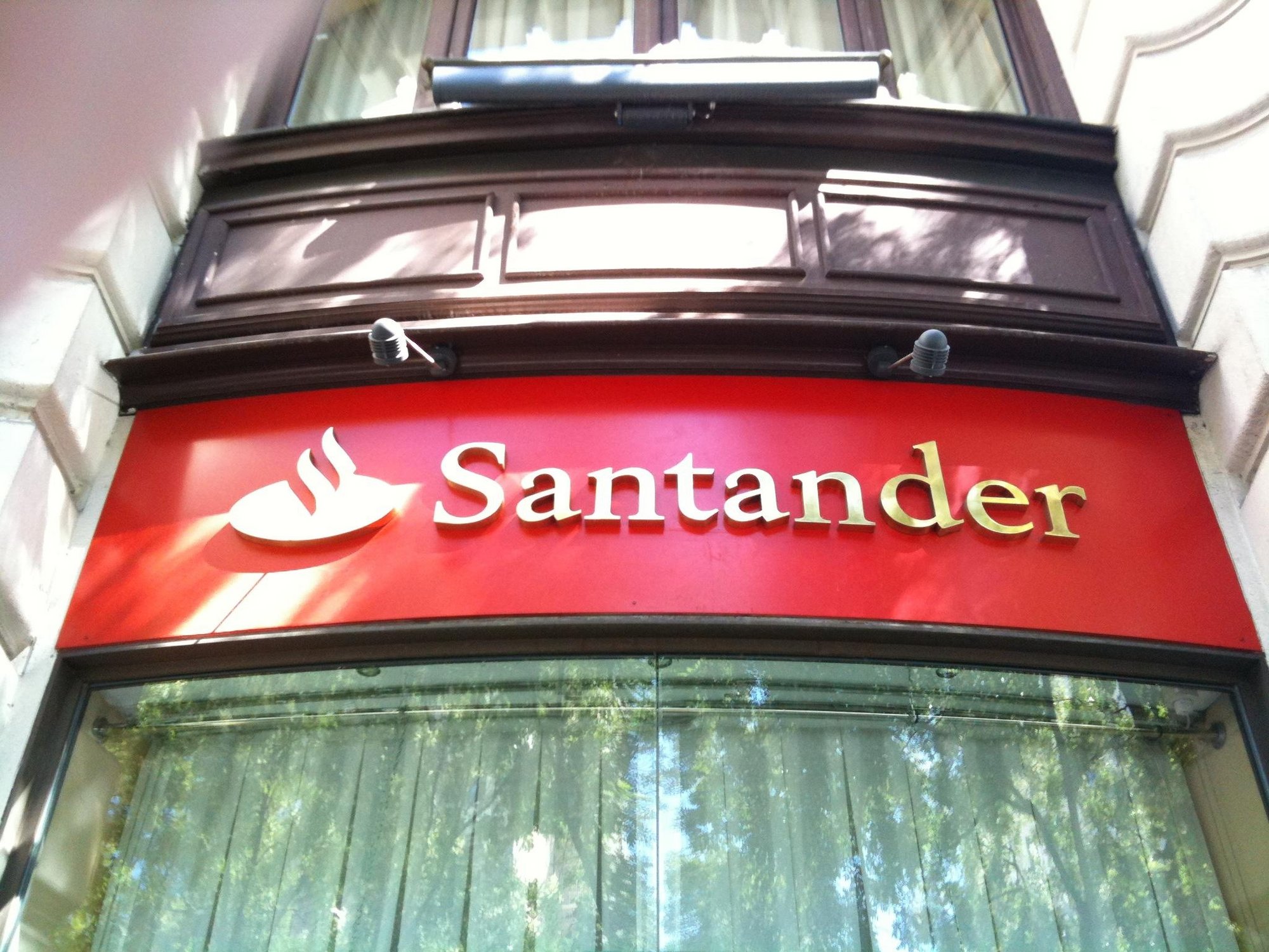 Santander provisionará 2.300 millones más tras la reforma financiera