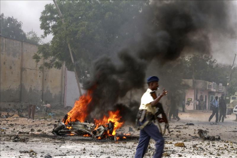 Mueren al menos 11 personas en un atentado suicida con coche bomba en Mogadiscio