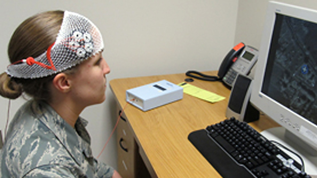 La neurociencia permitirá que los soldados puedan controlar las armas con la mente