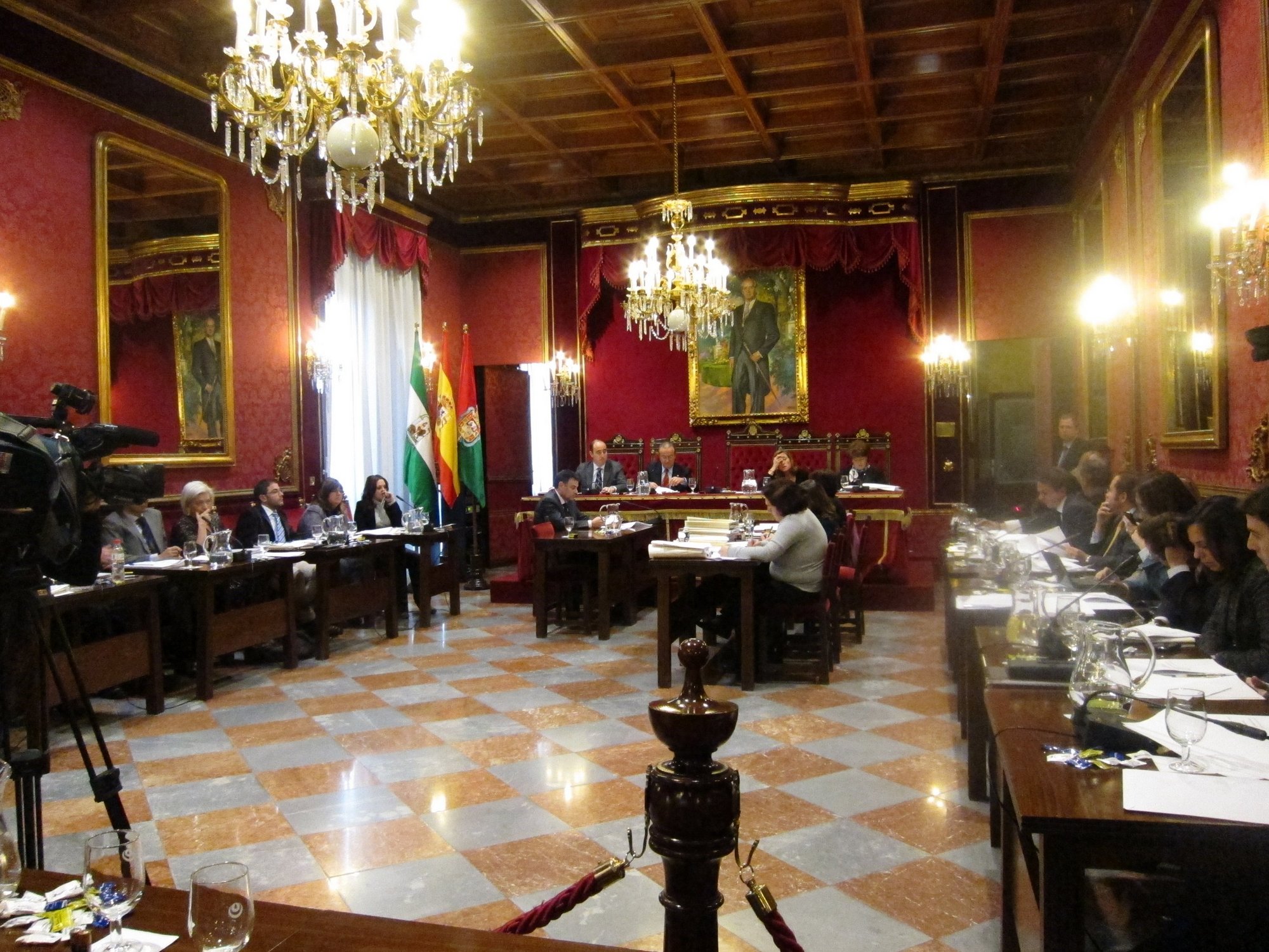 El Ayuntamiento de Granada aprueba sus presupuestos para 2012, que ascienden a 262,2 millones de euros