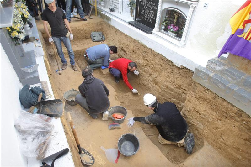 Concluye la exhumación de las «17 rosas», mujeres asesinadas hace 74 años
