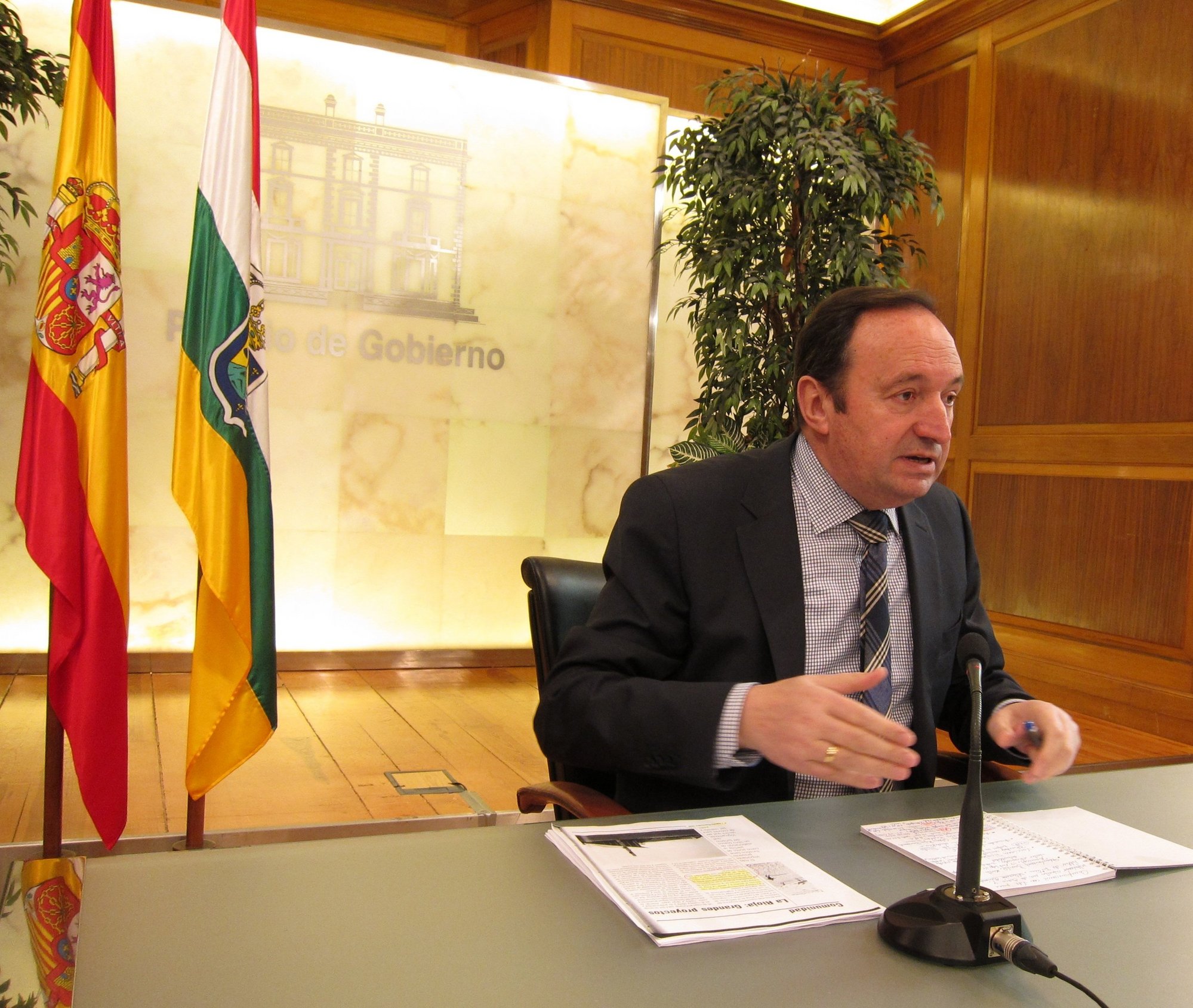 Sanz asegura que Fomento no tenía ningún proyecto sobre la llegada del AVE a La Rioja o sobre la N-232