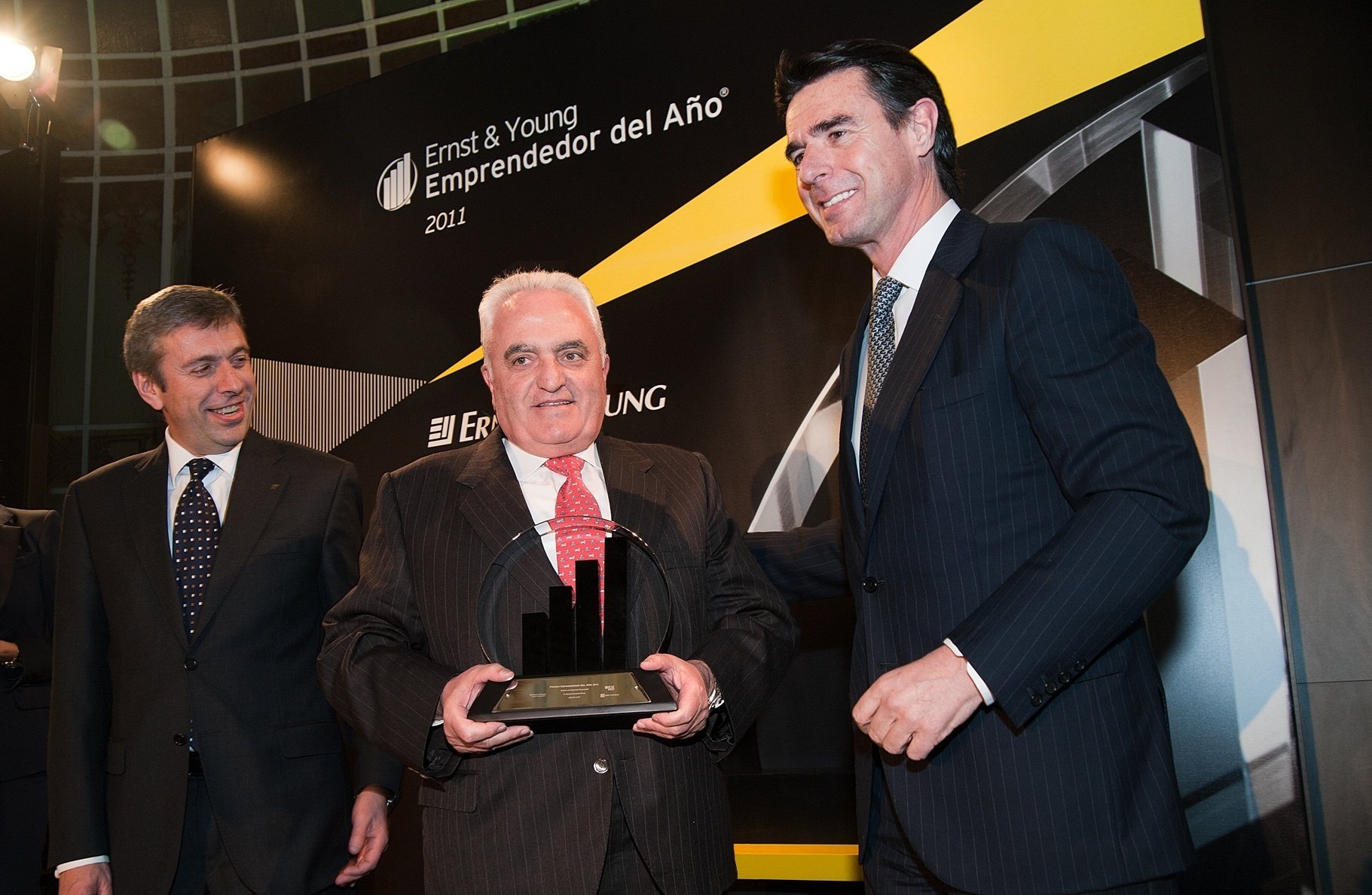 Manuel Contreras, de Azvi, gana el Premio a la Trayectoria Empresarial 2011, que otorga Ernst&Young