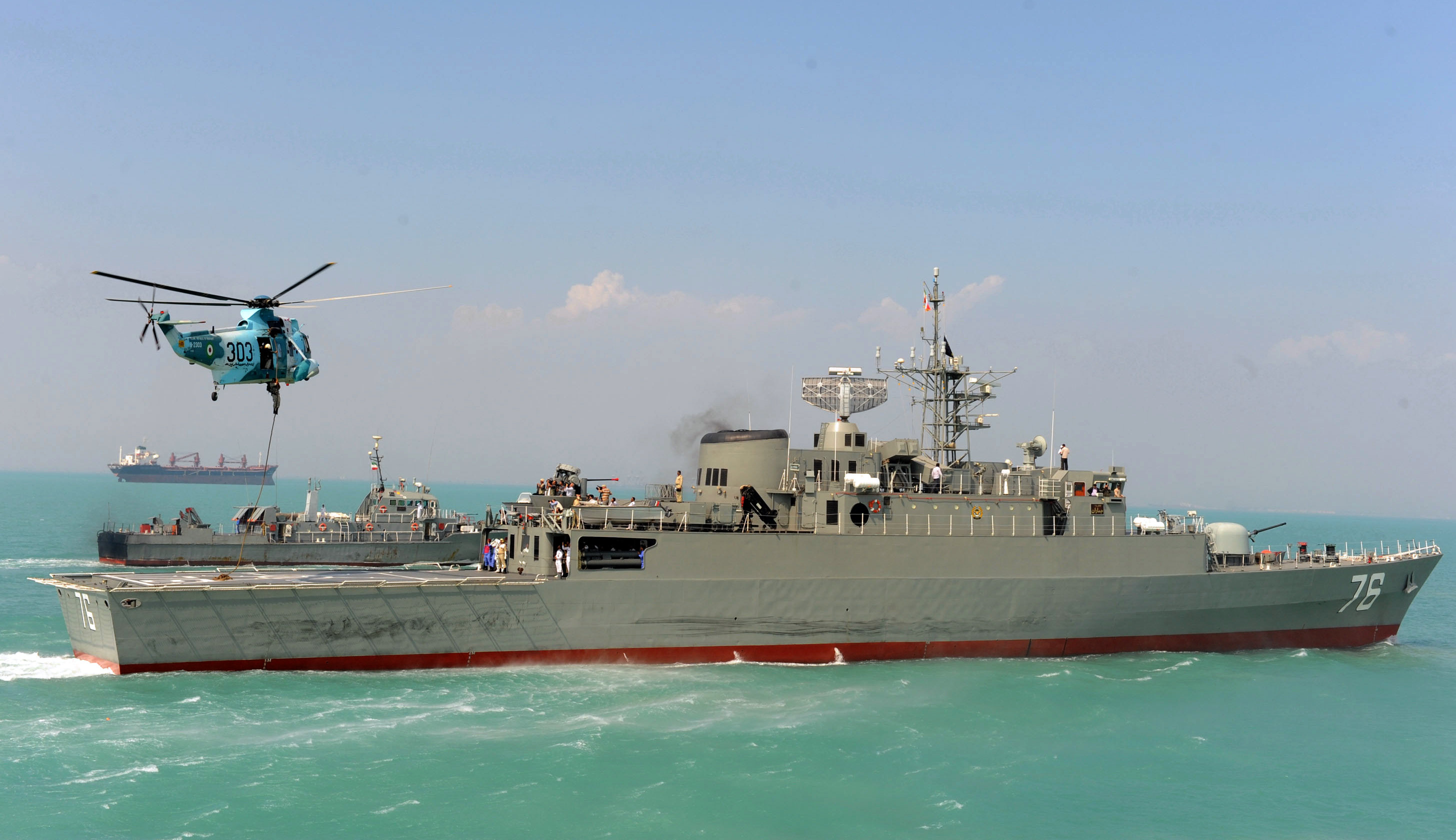 Barcos de guerra iraníes se adentran en el Mediterráneo con destino a Siria
