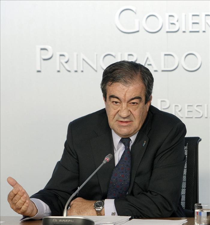 Cascos pide a Rajoy que dé ejemplo y no traslade problemas a las CCAA