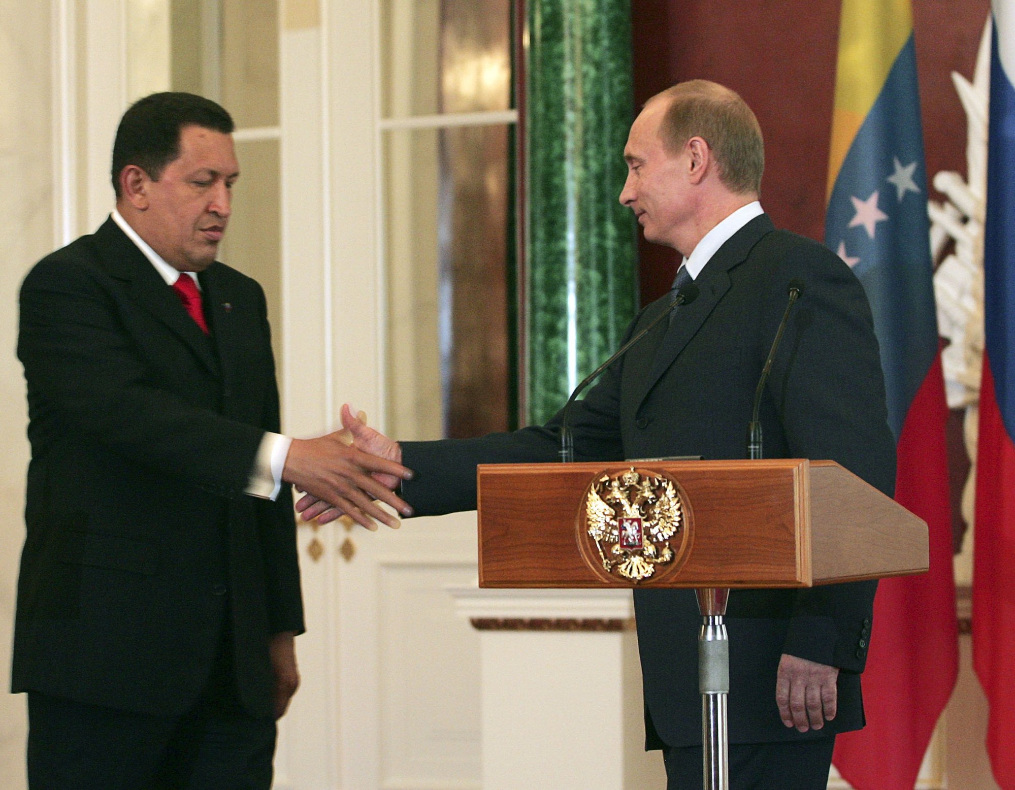 Chávez felicitó a Putin vía telefónica tras su victoria en las elecciones