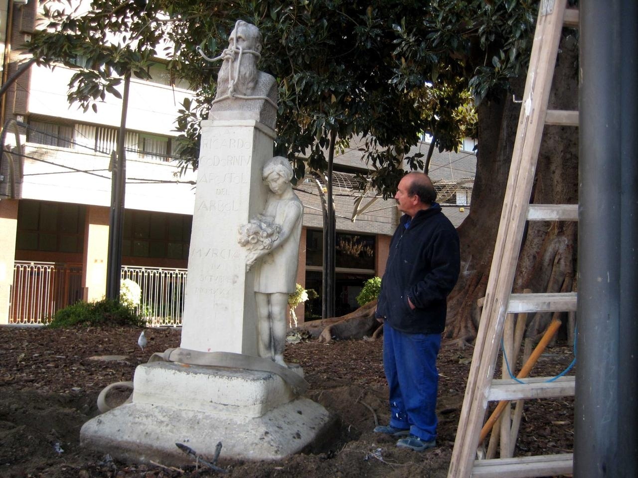 Comienzan los trabajos en Santo Domingo para rehabilitar el monumento a Ricardo Codorniú