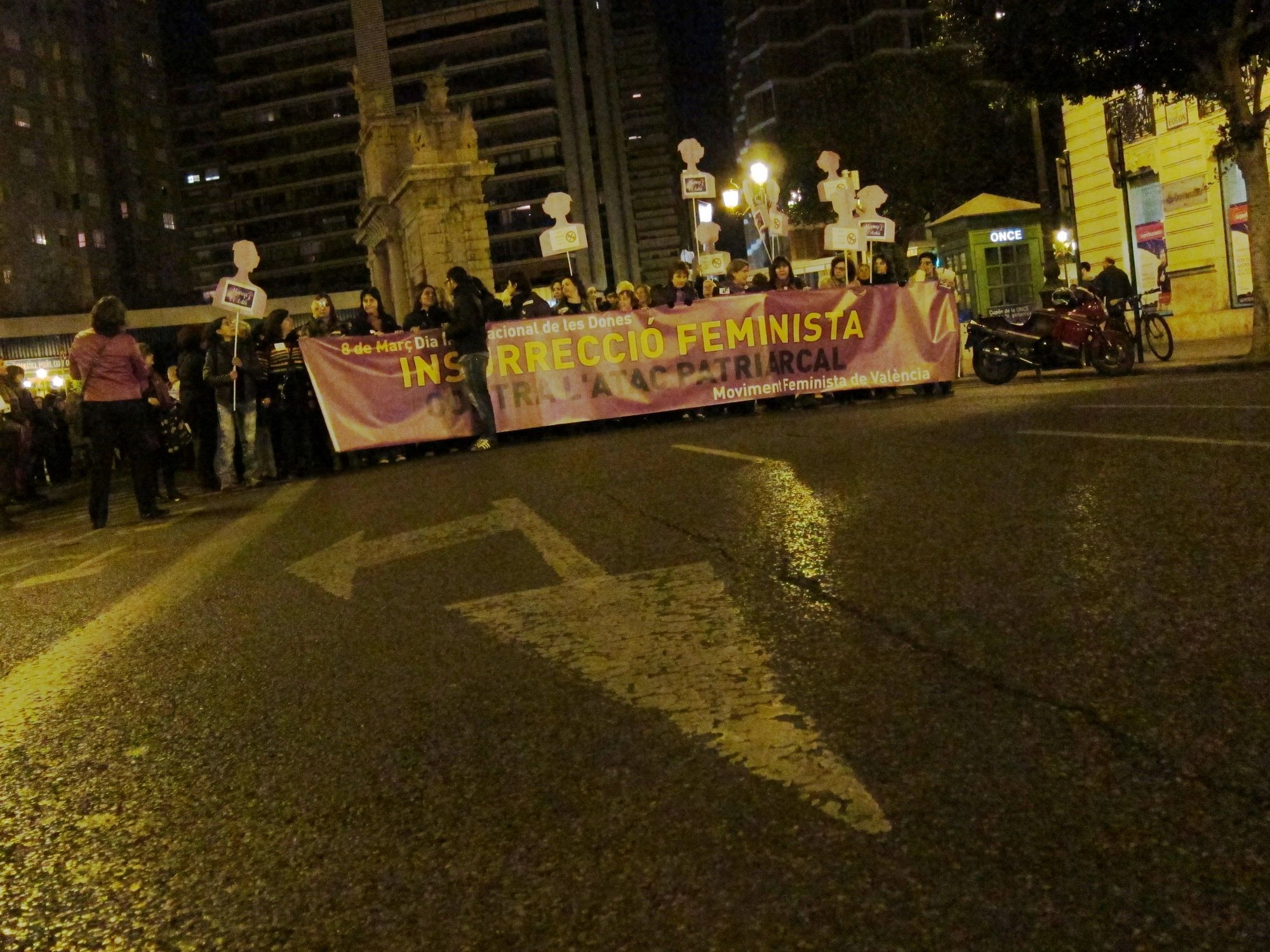 Miles de personas reivindican en Valencia la «insurrección» de la mujeres contra el «ataque patriarcal»