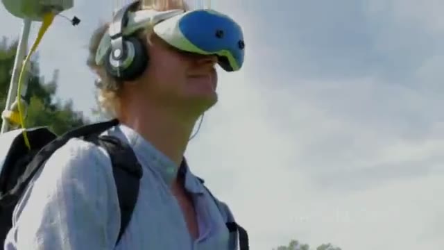 Crean una gafas que permiten ver la realidad fusionada con paisajes virtuales