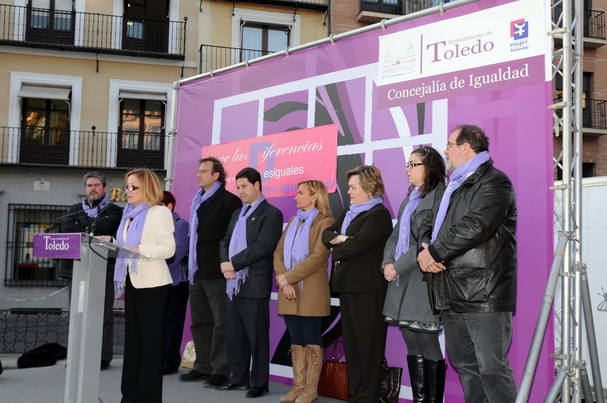 La plaza de Zocodover acoge el acto institucional del Día de la Mujer para no dar «ni un paso atrás» en igualdad