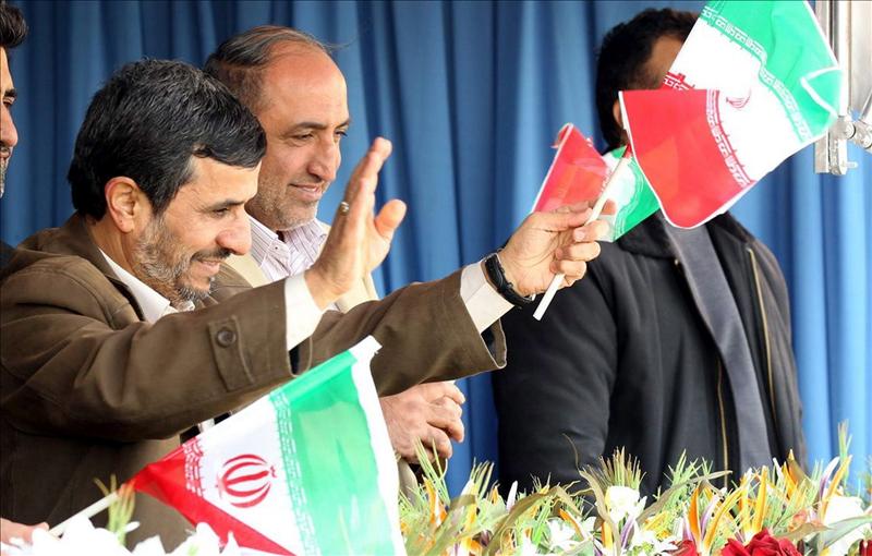 Ahmadineyad dice que Irán no teme las bombas ni los aviones de Occidente