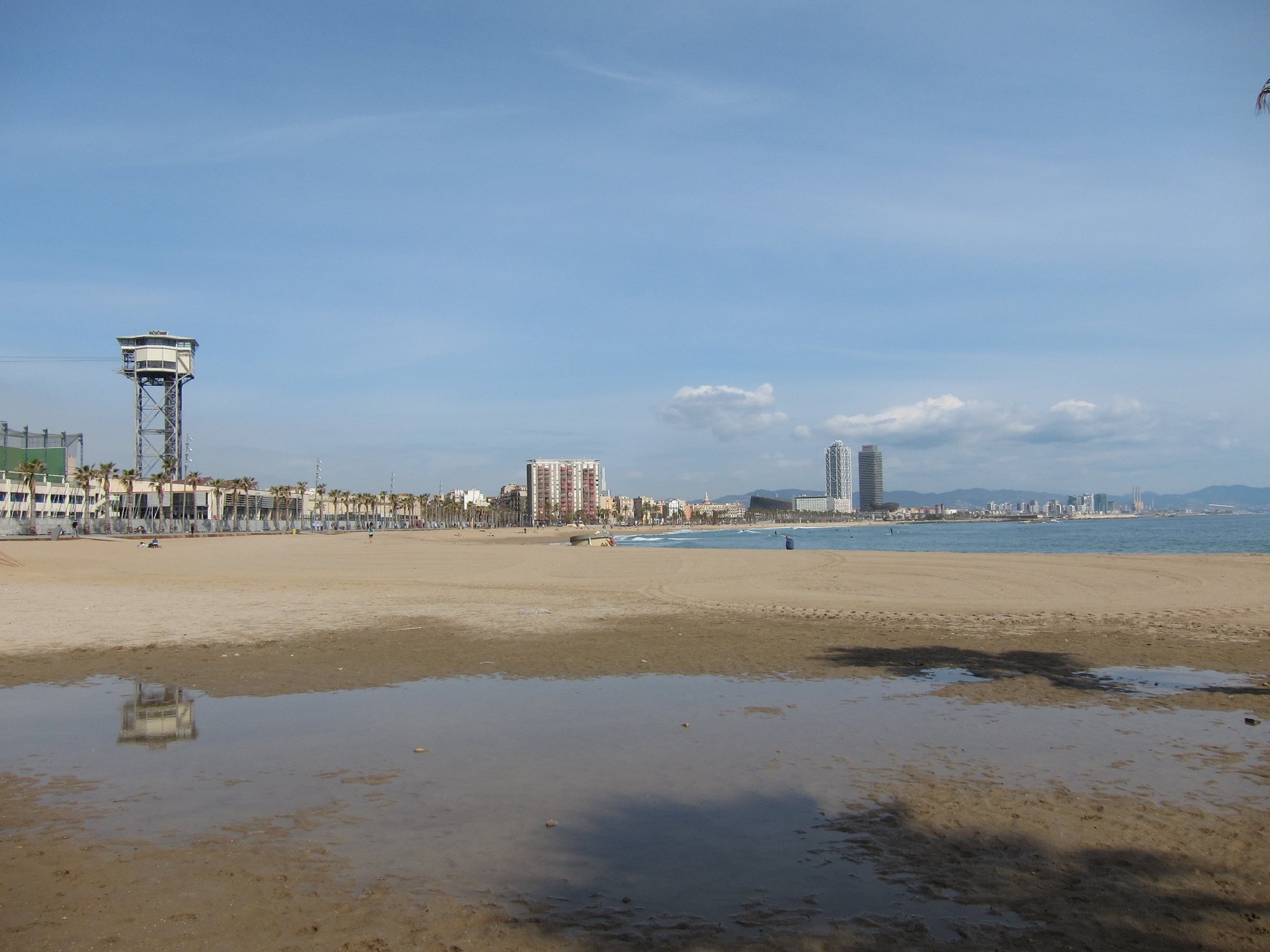 El Área Metropolitana de Barcelona empieza la puesta a punto de 32 kilómetros de playas