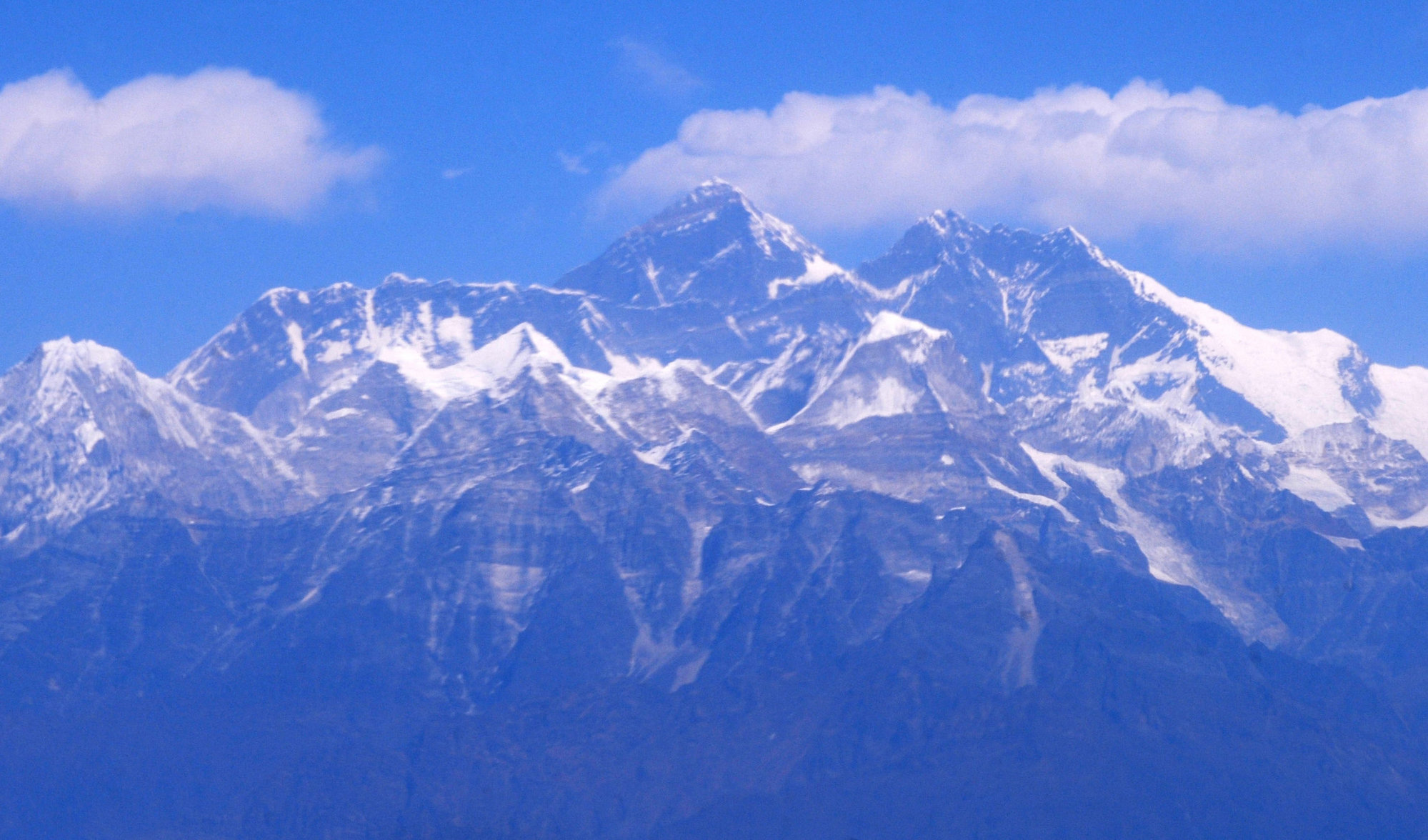 Tres alpinistas desaparecen en el Himalaya