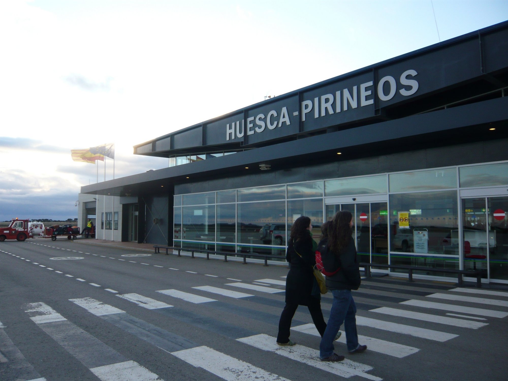 El aeropuerto de Huesca, que costó 45 millones, recibe 11 viajeros en dos meses