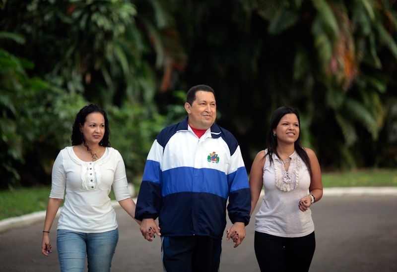 Chávez en Twitter: «¡Buenas tardes, mundo bueno, despegamos rumbo a la patria!»