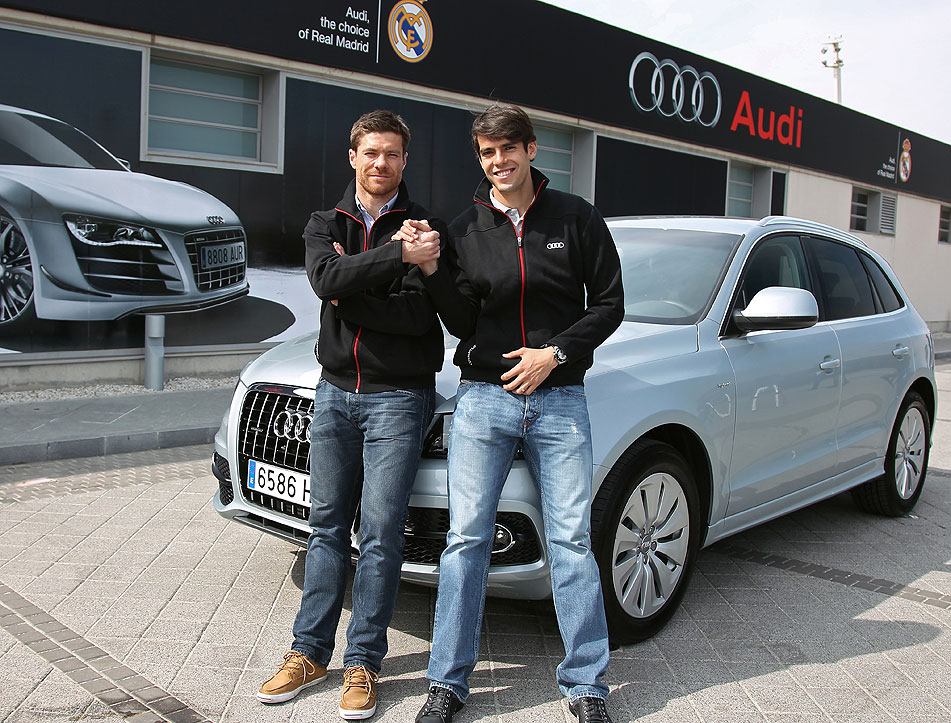 Kaká gana a Xabi Alonso una prueba de conducción eficiente con un Audi Q5 hybrid