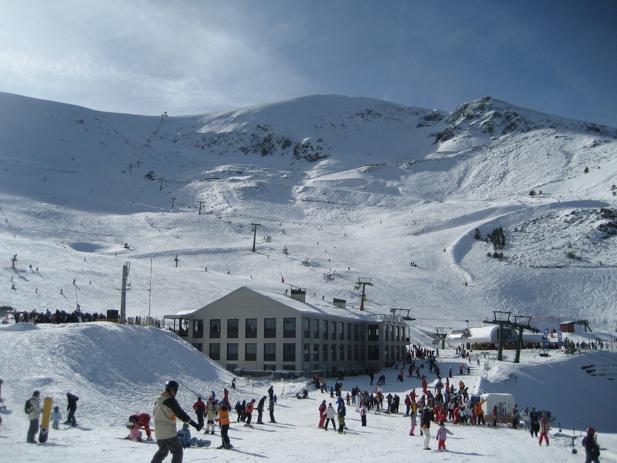 Valdezcaray abre este jueves 16 pistas de esquí con calidad de nieve primavera