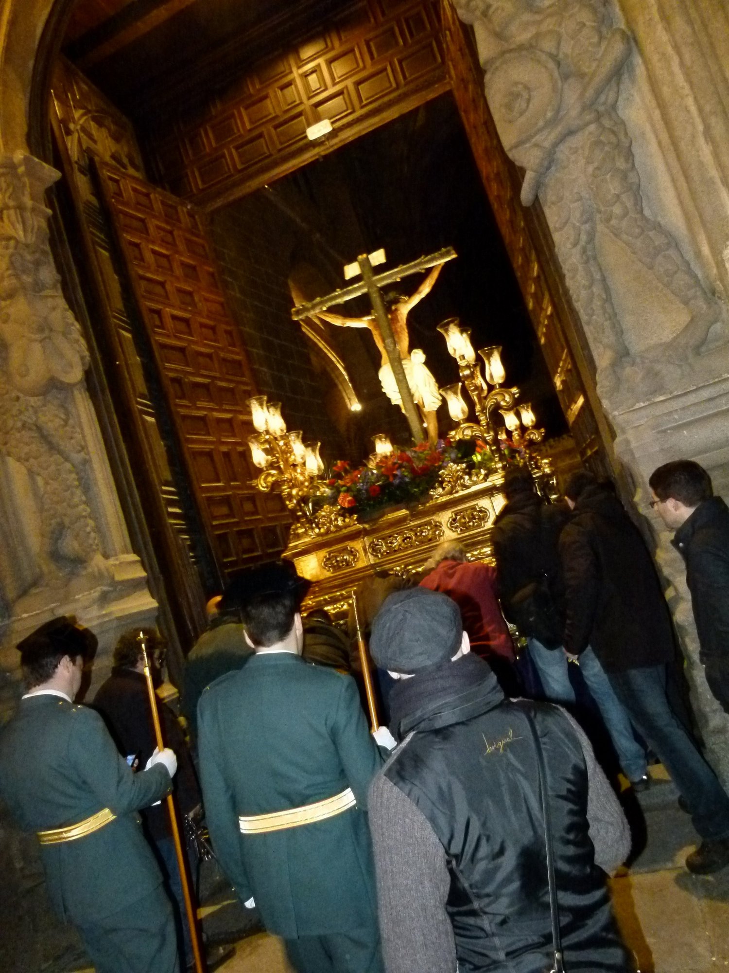 El paso del Cristo de los Ajusticiados de Ávila no participa en la procesión por una avería en la dirección