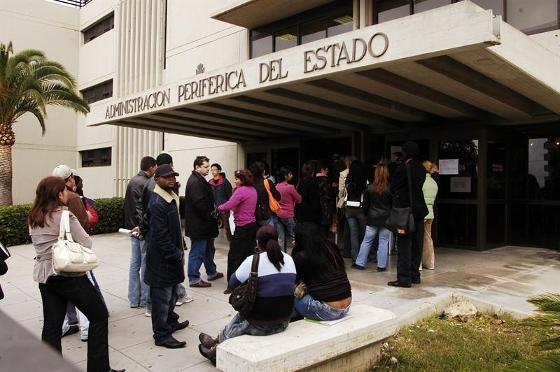 El Defensor del Pueblo Andaluz alerta sobre la «pérdida de derechos adquiridos» por los inmigrantes a causa de la crisis