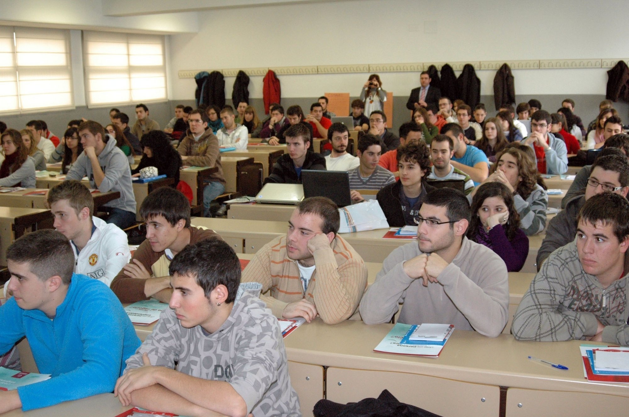 El universitario en España paga con su matrícula el 15% del gasto de su carrera