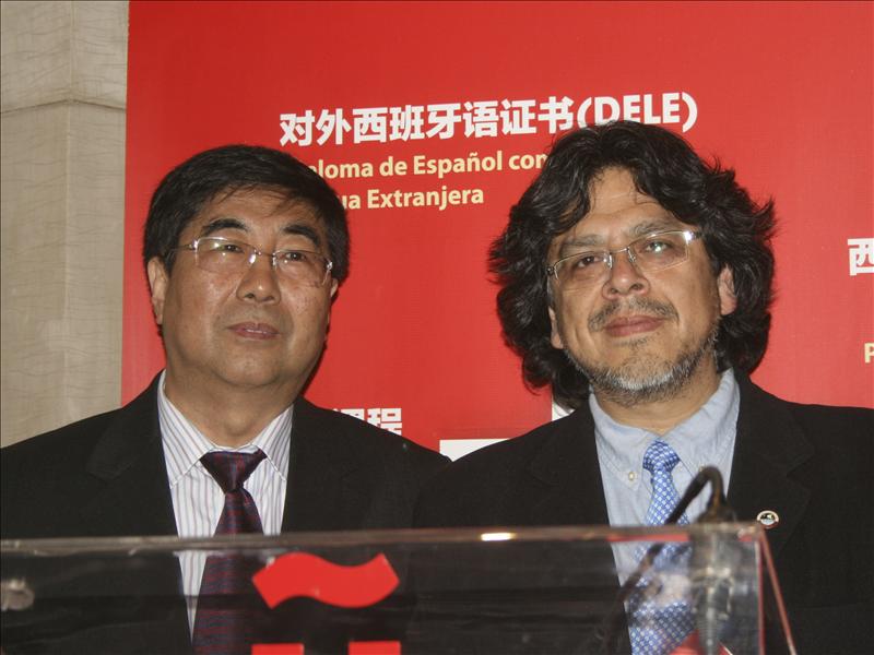 Fernando Iwasaki analiza en Pekín la influencia de la literatura china en la latinoamericana