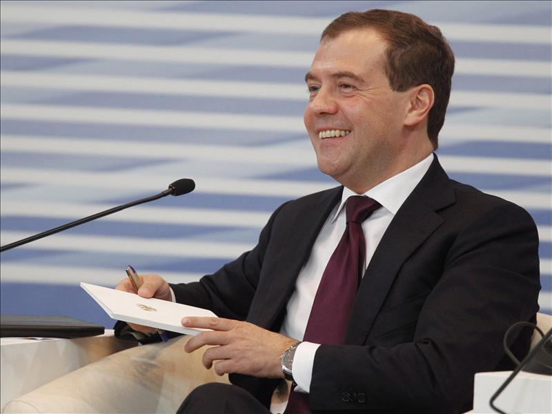 Medvédev es elegido nuevo líder del partido oficialista Rusia Unida