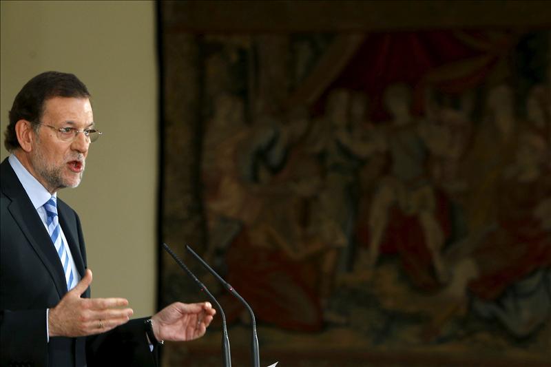 »FT» asegura que Rajoy presenta el préstamo bancario como una victoria