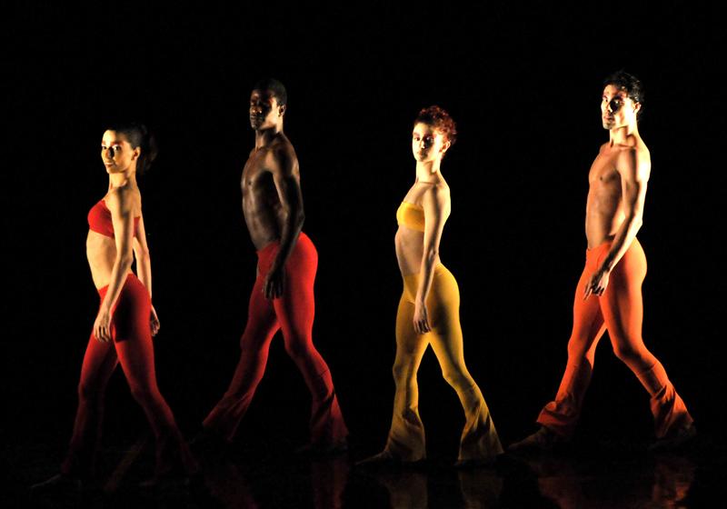 La compañía de danza brasileña Grupo Corpo homenajea a Bach en Madrid