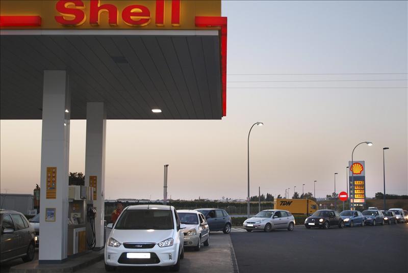 La gasolina y el gasóleo marcan un nuevo récord tras la subida del IVA