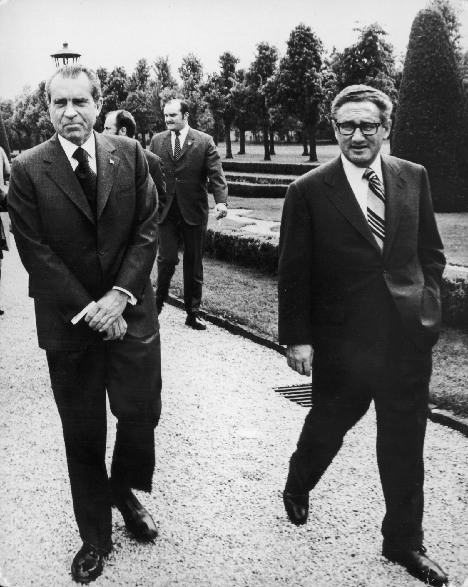 Kissinger afirma tajante que EEUU no puede ir a la guerra de Irán porque lo diga Israel