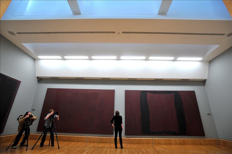 Un hombre detenido por dañar un mural de Rothko en la Tate Modern
