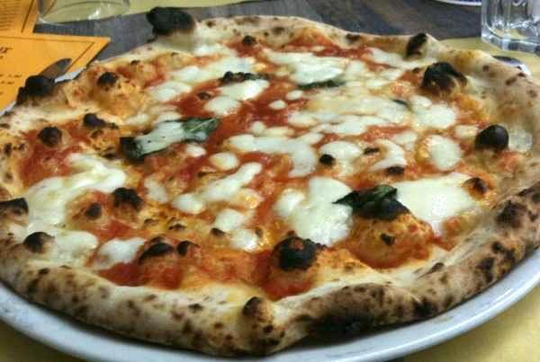 Guerra por la mejor pizza entre Nápoles y Verona tras la opinión de una guía culinaria