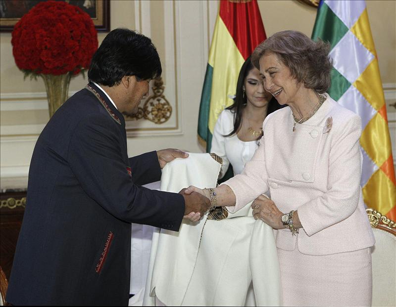 La Reina Sofía a Evo Morales: «Ahora ustedes van a ser los ricos, nosotros los pobres»