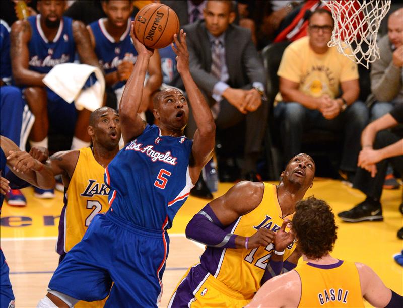 Los Lakers caen por diez ante los Clippers y firman su peor arranque en 34 años
