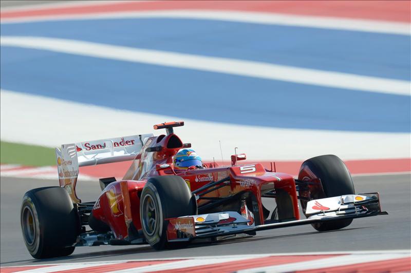 Alonso tercero se mantiene con vida gracias a Hamilton