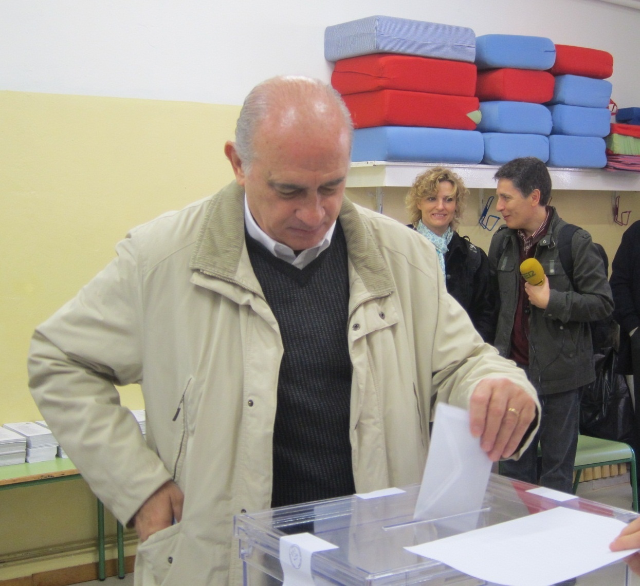 El ministro del Interior confía en que voten muchos catalanes y lo hagan «con normalidad»