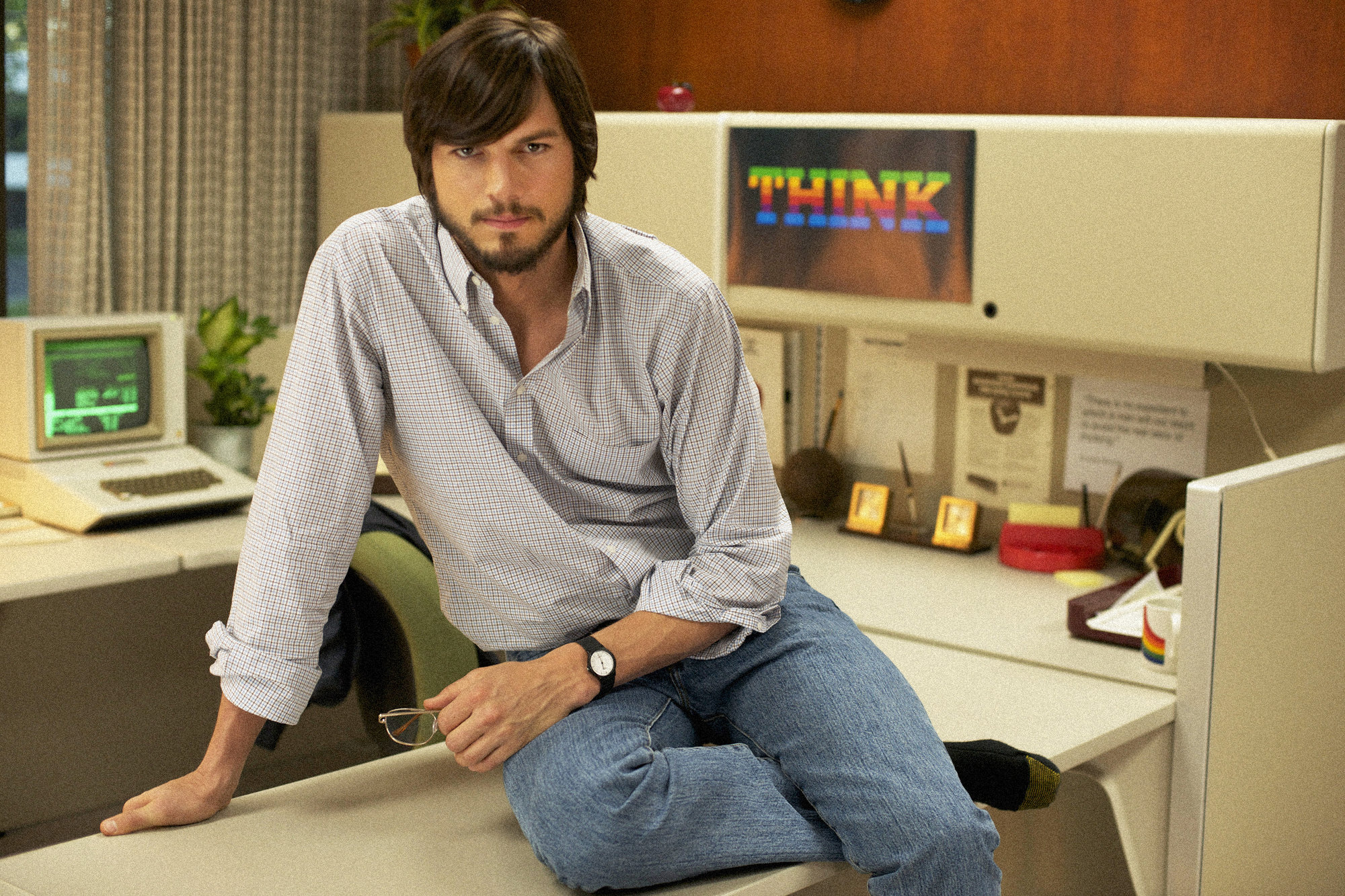 Ashton Kutcher se convierte en la viva imagen de Steve Jobs
