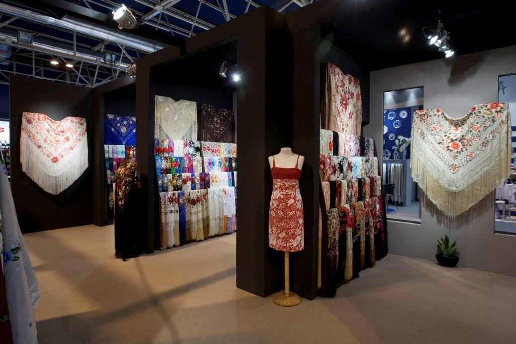 »INTERGIFT» acogerá en enero las últimas colecciones de Artesanía Nava en mantones de manila y mantillas