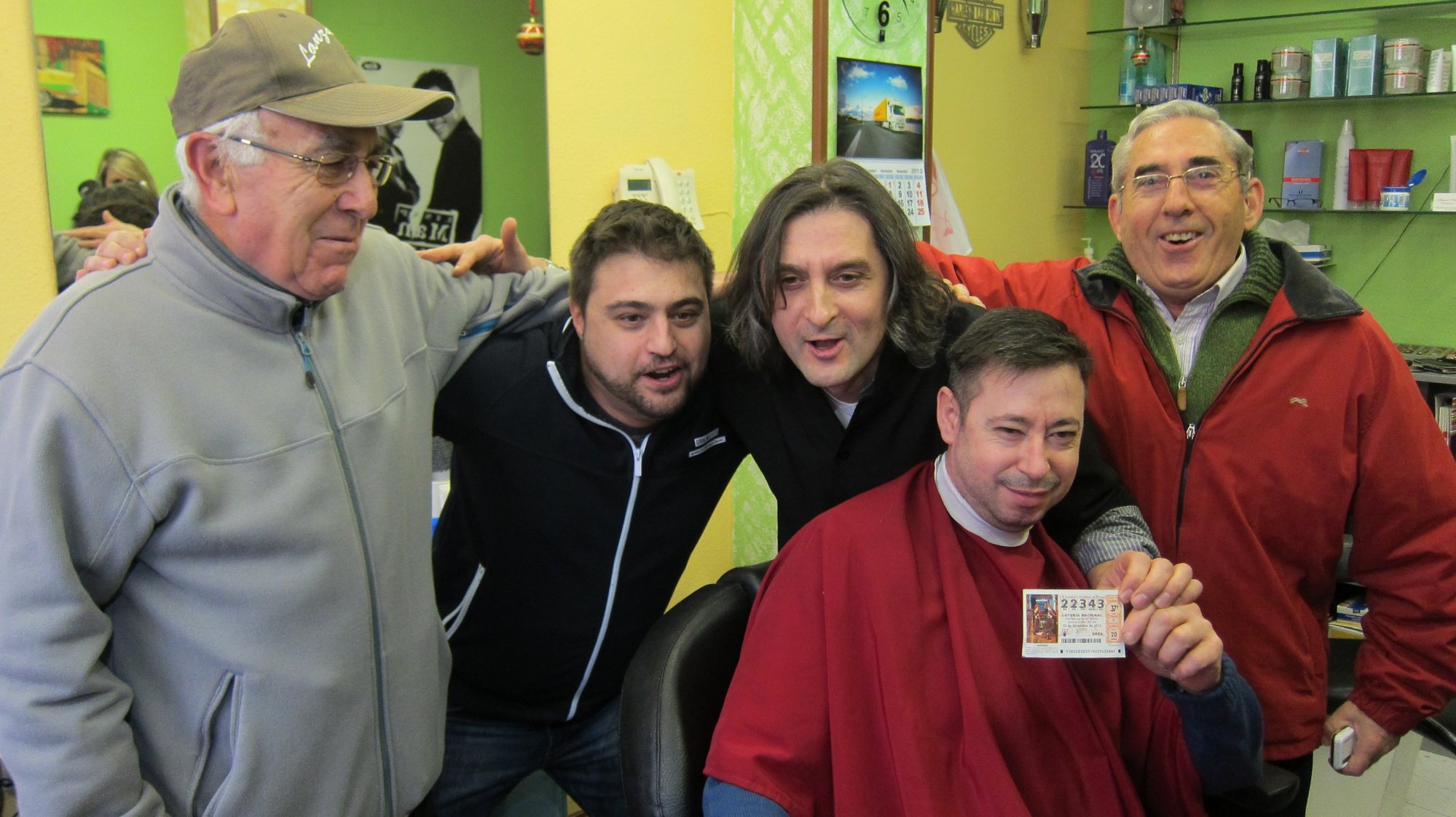 Una peluquería de Zaragoza reparte un quinto premio entre unos 700 clientes