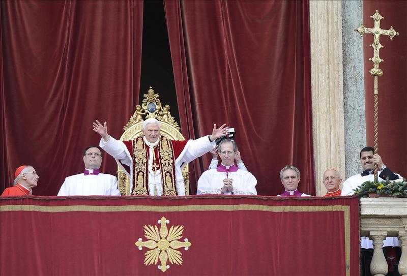40.000 jóvenes participan en una celebración con Benedicto XVI en el Vaticano